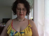 Sexy huisvrouw zoekt mannen voor spannende chat!