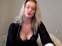 I am a spontaneous, enthusiastic and elegant lady who is always full of life. I can offer you a listening ear but I am also curious about the stories you have to tell. This certainly not without a laugh and flirt in between, with which I also slowly introduce you to my seductive and naughty side.