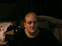 Ik ben een lieve maar ondeugende goedlachs , vriendelijk en speels