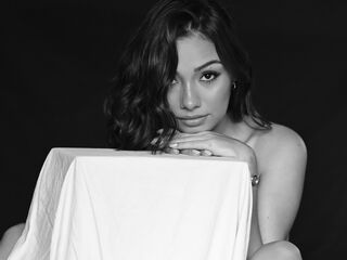 naked girl with webcam masturbating with dildo AmyZuri