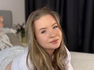 hot cam whore AryaThomas