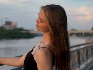 girl showing tits BeliaAlvino