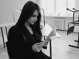 camgirl showing tits EnricaElis