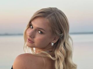 naked webcamgirl photo HelenPetrini