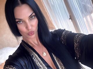 naked girl with webcam masturbating with sextoy MiaMontal