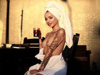 live webcam performer KayaBelle