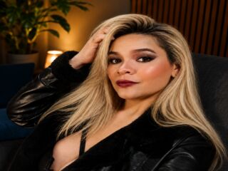 bdsm camgirl live chat SarahLorenzi