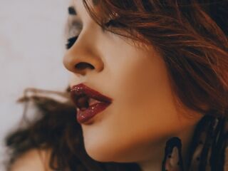 camwhore fingering shaved pussy AdelMedium
