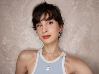 topless cam girl AdelinePerle