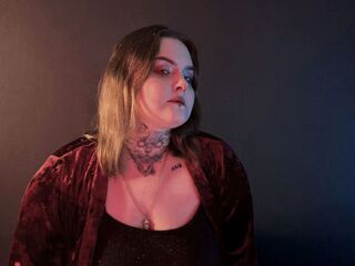 naughty camgirl masturbating with vibrator AliceLinger