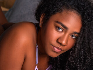 camwhore shaved pussy AmaraRuiiz