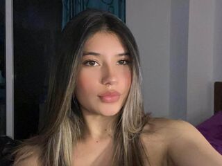 topless cam girl AmberEliot