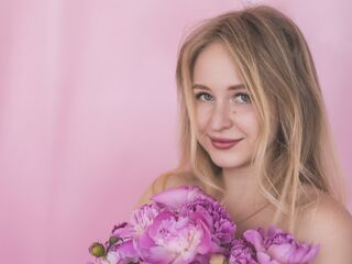 topless webcamgirl AngelDaria