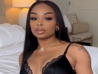 camslut showing tits AngelNoemi