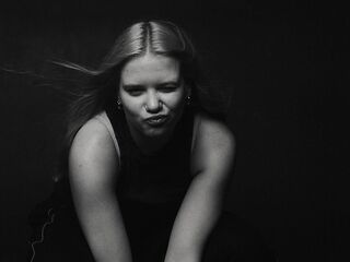camgirl spreading pussy AngellaMaulin