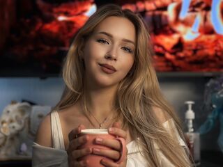 naked girl with webcam masturbating with dildo AraCapell