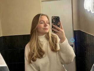 chat room webcam picture AryaThomas