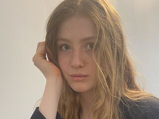 camslut fingering pussy AuraTyce