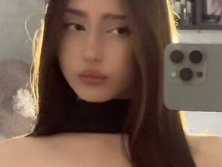 camwhore masturbating with sextoy BellaJersiquins