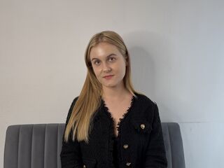 naughty camgirl BellaMonson