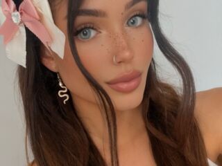 hot webcamslut BellaSophiaSky