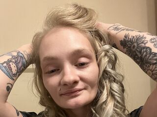 hot cam girl masturbating with vibrator Blondebaddie