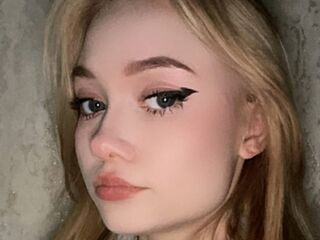 camwhore shaving pussy CecilyBurnard