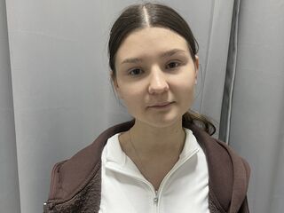 camslut showing tits CherylLeen