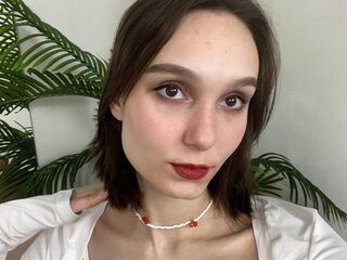 nude webcamgirl CwenFurnish