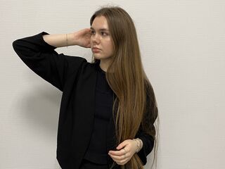 topless webcamgirl CyrstalCherubini