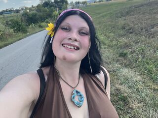 camgirl masturbating with sex toy Daiseylyn