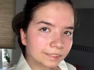 cam strip tease DaisyMolen