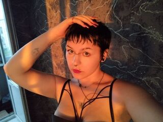 camwhore masturbating with vibrator DeniseHalle