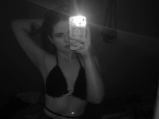 sexy live webcam girl DoloresHuesing
