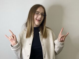camslut spreading pussy DorothaHiles