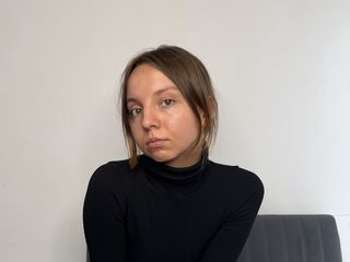 camgirl showing tits EleonoraSzabo