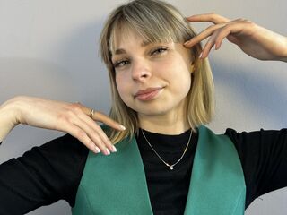 naked cam girl picture EmelineBurrough