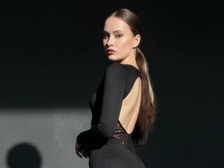 hot cam girl masturbating with vibrator EmilyGiffin