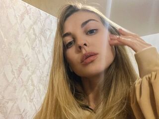 naked girl with webcam masturbating with vibrator EmilyHollister