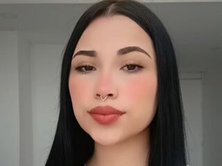 camslut showing tits EmilyMorrison