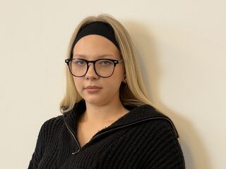 erotic webcam video FrancesVirunes