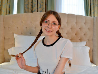 topless webcamgirl GraceRoads