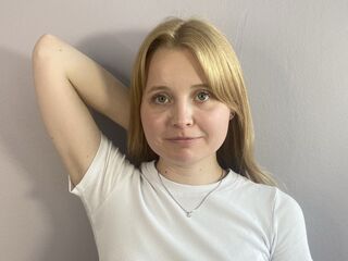 camslut masturbating HolliSom