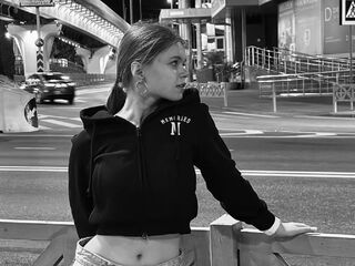 topless webcam girl HugruLein