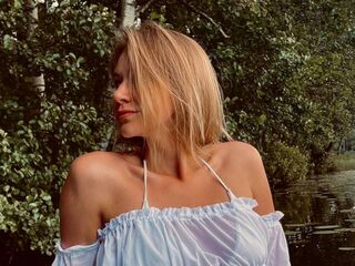 naughty camgirl masturbating InaStark