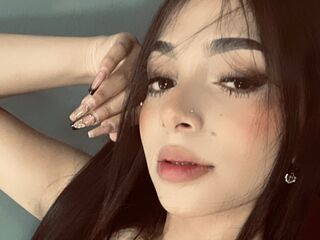 hot cam girl fingering shaved pussy IsabellaVerona