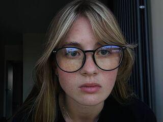 cam girl masturbating with dildo JacelynAmenta