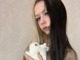 cam girl playing with dildo JessiaZahri
