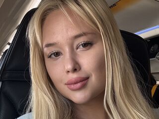 camslut fingering pussy JessieAmes
