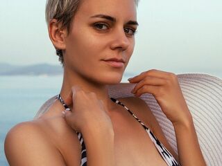 camslut spreading pussy JuliyaMoon